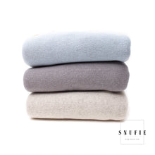 Afbeelding in Gallery-weergave laden, Snufie babydeken 100% bamboe katoen extra zacht 100x80cm | Pluisvrije deken | Premium babydeken | Autootje wit