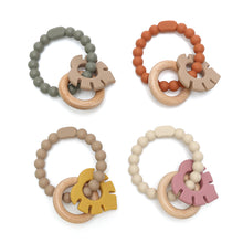 Afbeelding in Gallery-weergave laden, Soft &amp; Hard | Leaf RATTLE Wood &amp; Silicone Teether | Sand &amp; Rose
